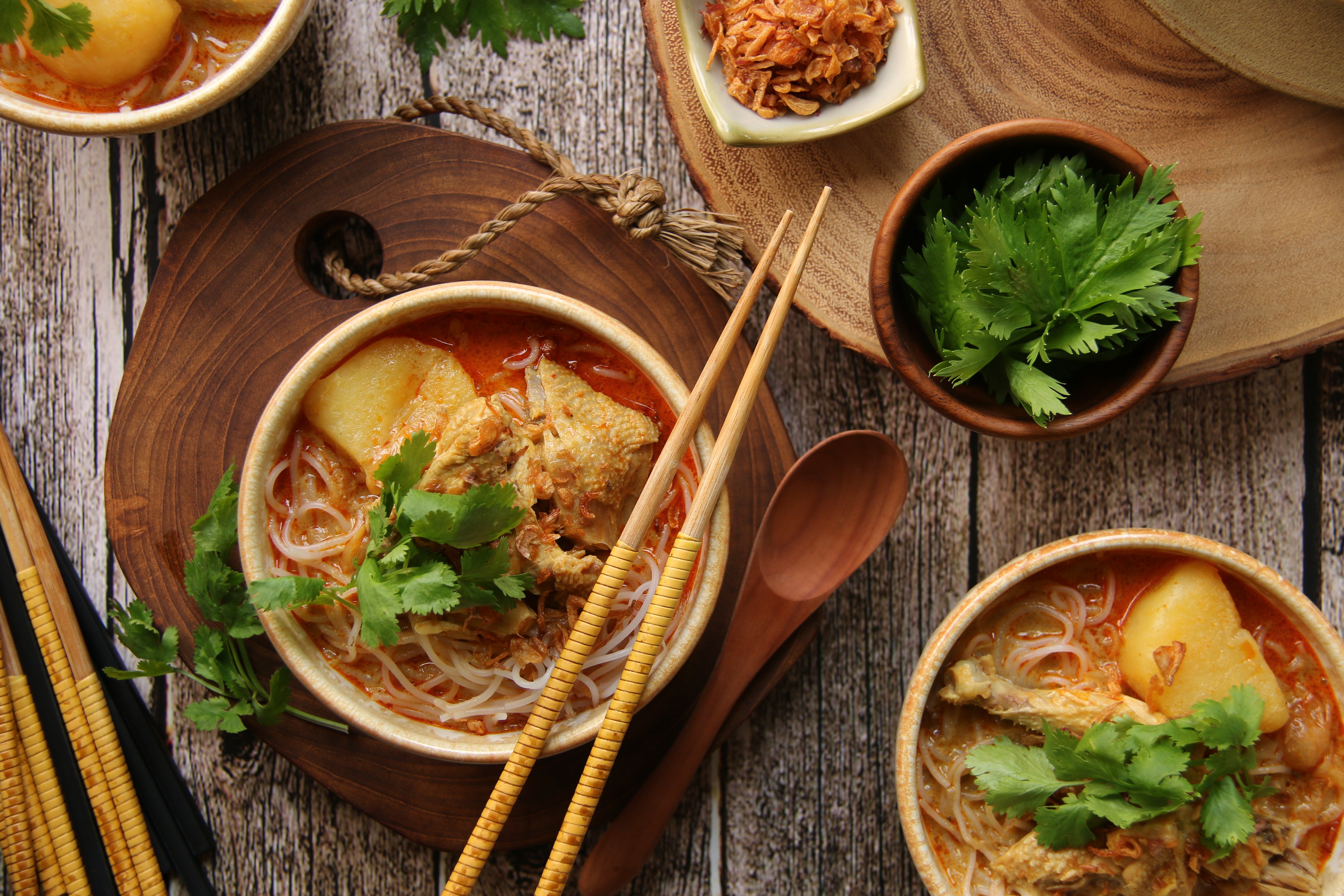 Rice Noodle in Satay Soup with Chicken and Vegetables